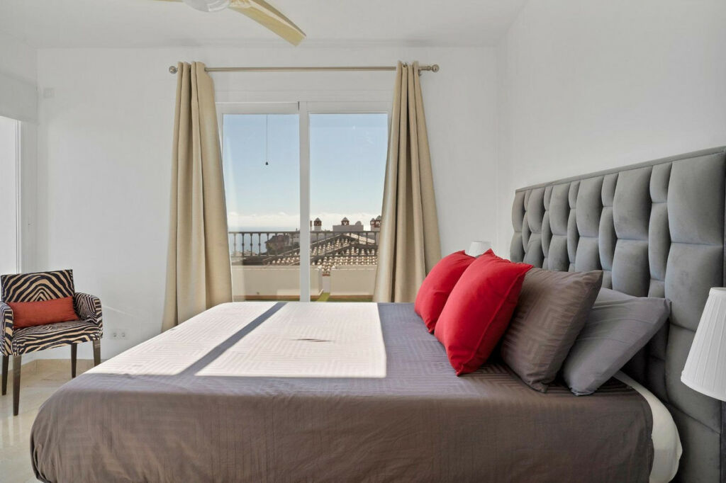 Penthouse Calahonda Málaga - image 17