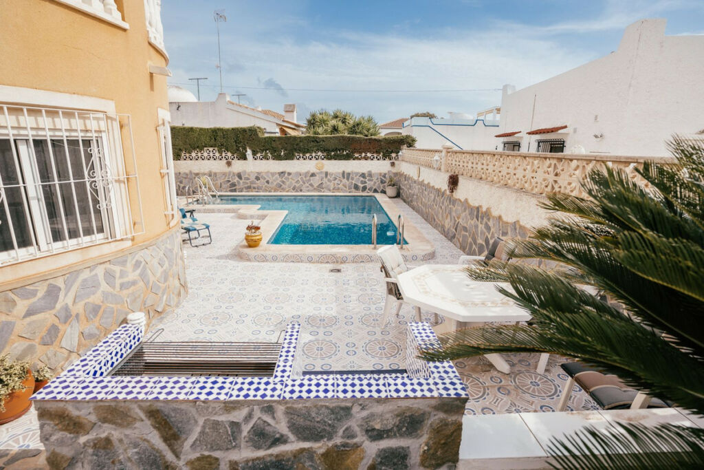 Detached Villa Villamartin Alicante - image 16