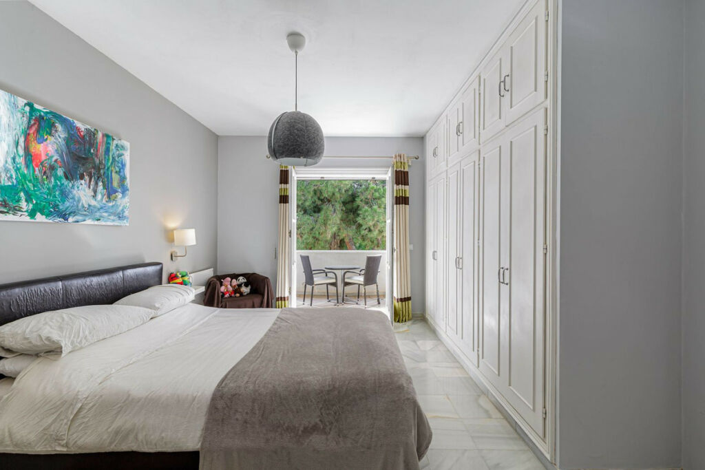 Detached Villa El Paraiso Málaga - image 16