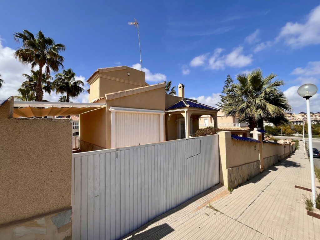 Detached Villa La Zenia Alicante - image 16