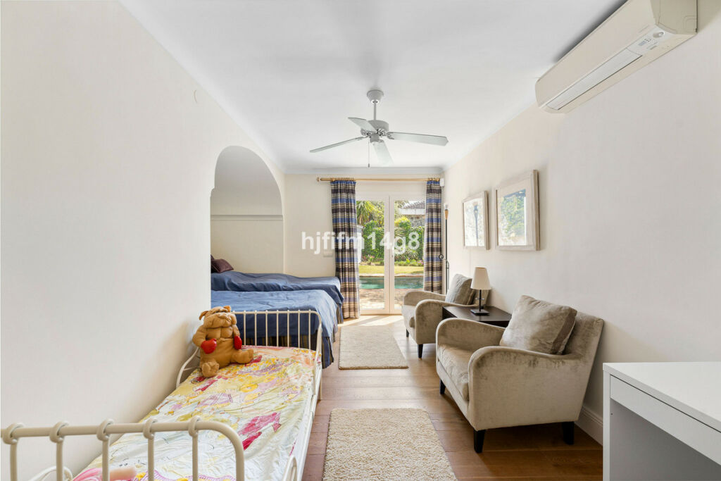 Detached Villa Nueva Andalucía Málaga - image 16