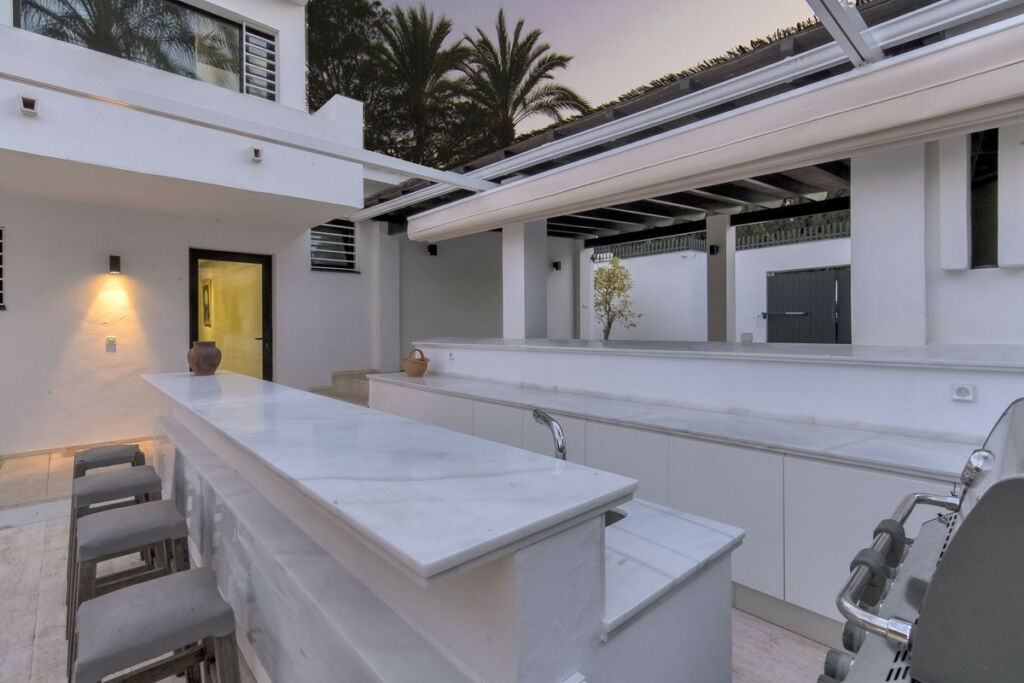 Detached Villa Nueva Andalucía Málaga - image 14