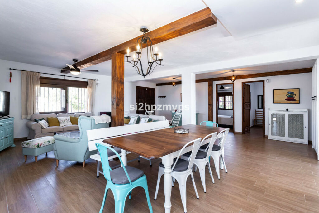 Detached Villa Almayate Málaga - image 16