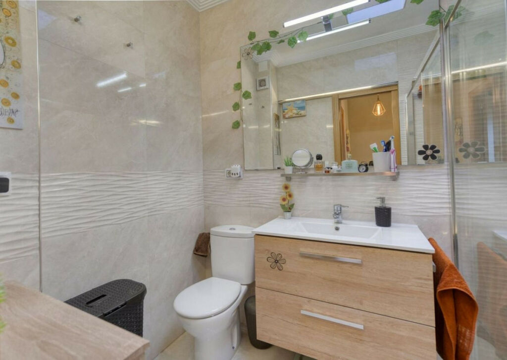 Townhouse Torrevieja Alicante - image 16