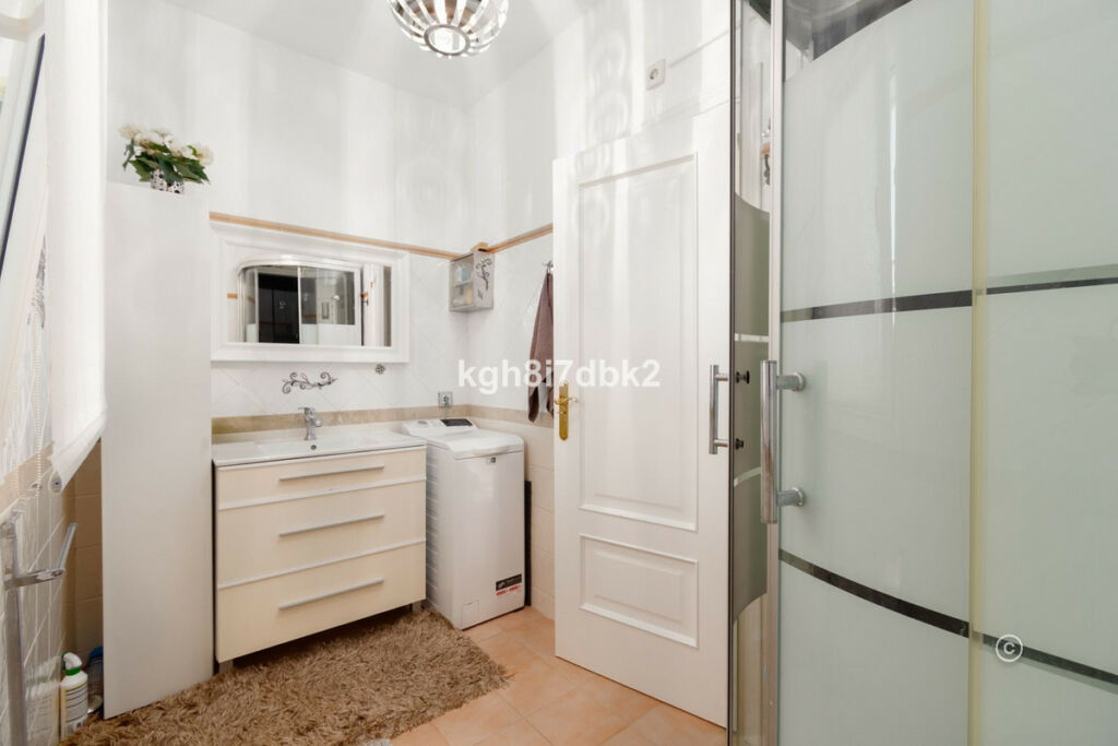 Detached Villa Estepona Málaga - image 17