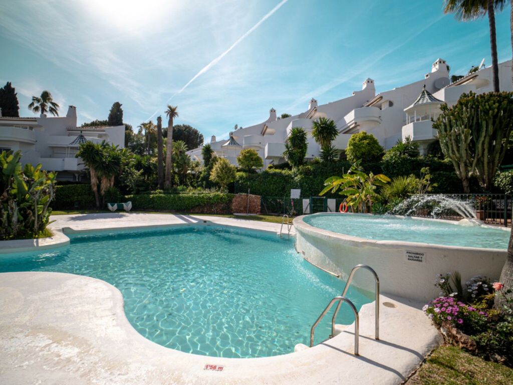 Townhouse Sierra Blanca Málaga - image 16