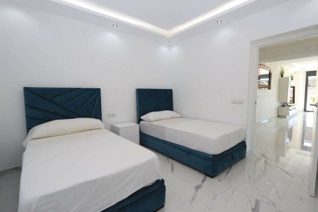 Detached Villa Riviera del Sol Málaga - image 14