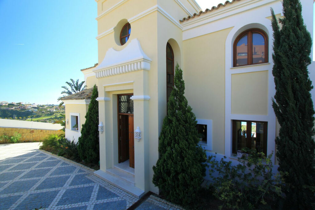Detached Villa Los Flamingos Málaga - image 16