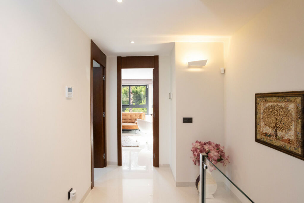 Detached Villa Villamartin Alicante - image 16