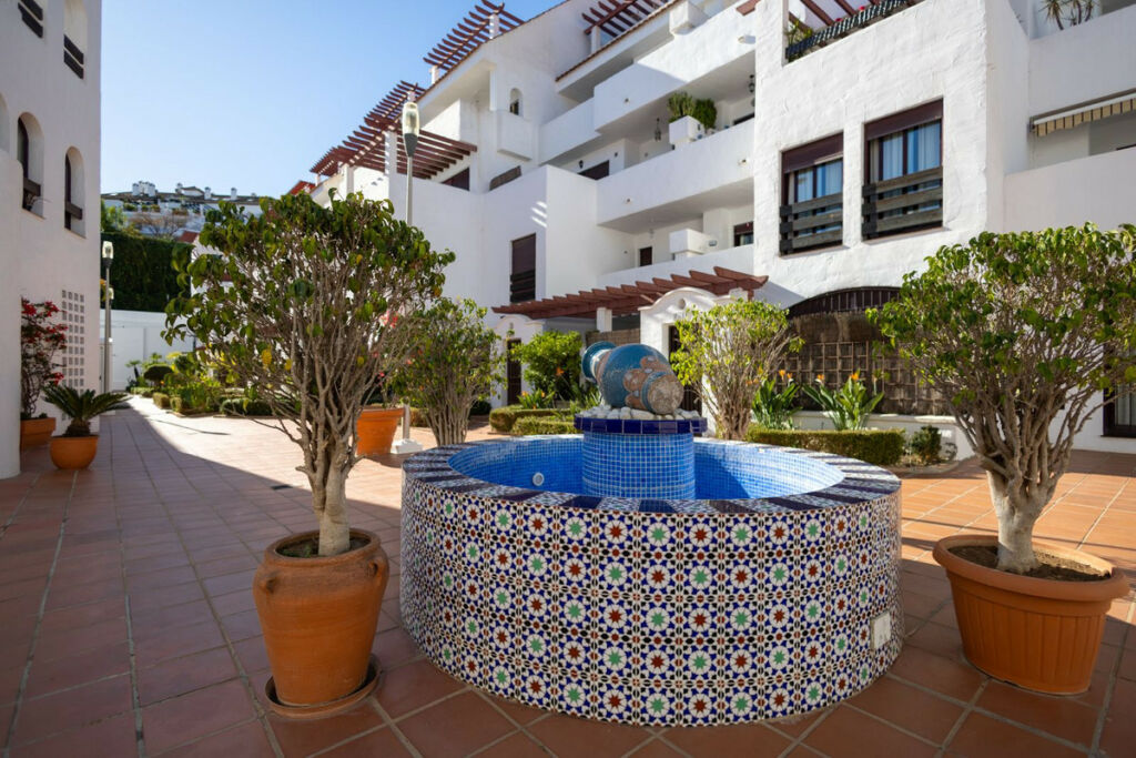 Middle Floor Apartment Nueva Andalucía Málaga - image 16