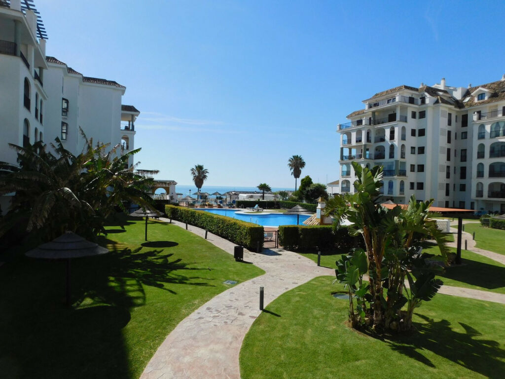 Ground Floor Apartment La Duquesa Málaga - image 16
