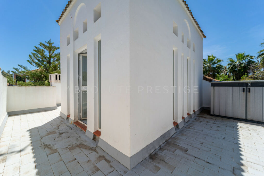 Detached Villa Nueva Andalucía Málaga - image 16