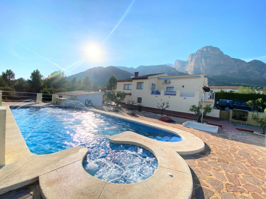 Detached Villa Polop Alicante - image 16