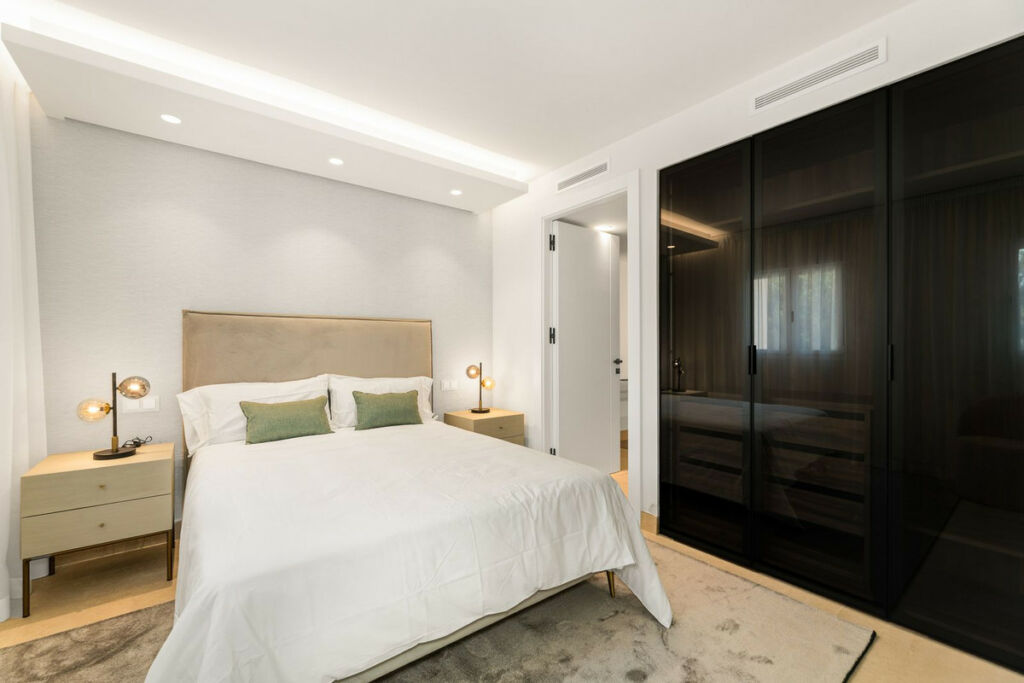 Townhouse New Golden Mile Málaga - image 16
