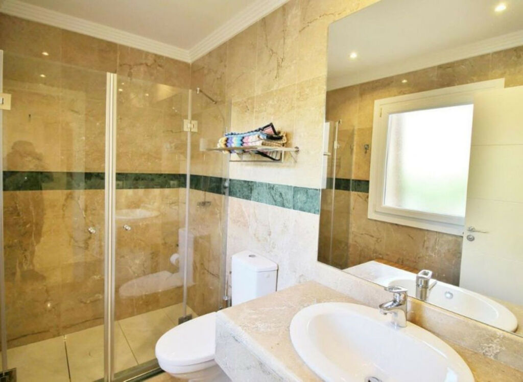 Middle Floor Apartment Nueva Andalucía Málaga - image 16