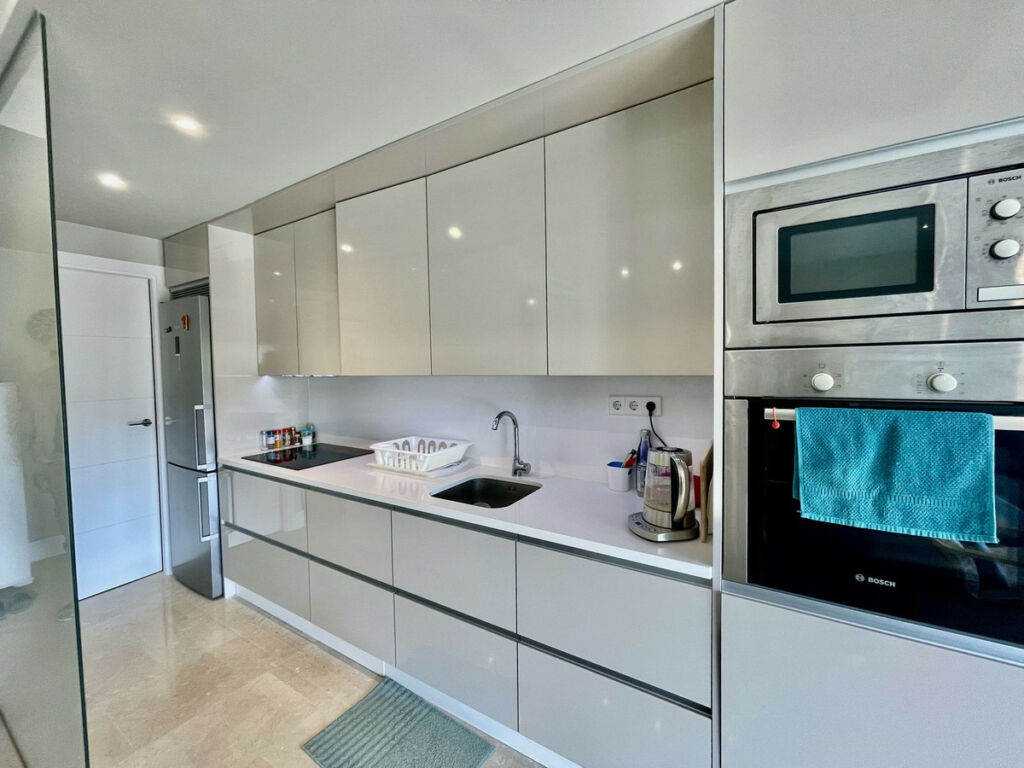 Middle Floor Apartment Estepona Málaga - image 16