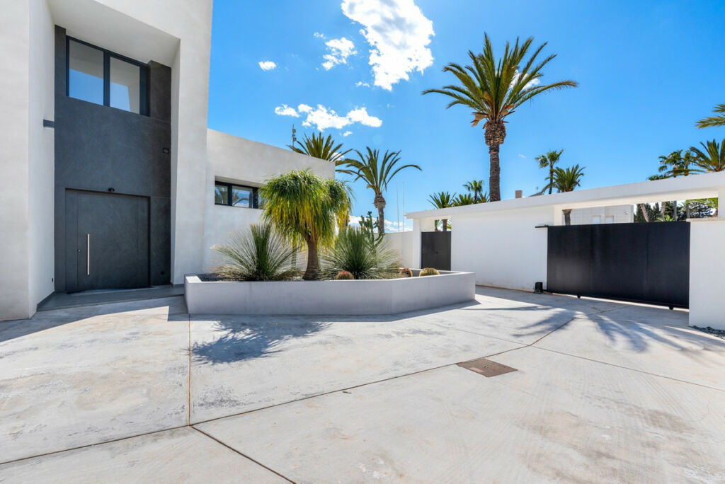 Detached Villa Cabo Roig Alicante - image 18