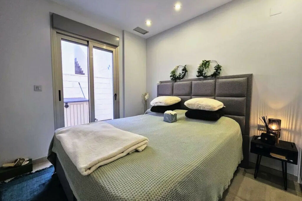 Detached Villa Villamartin Alicante - image 16