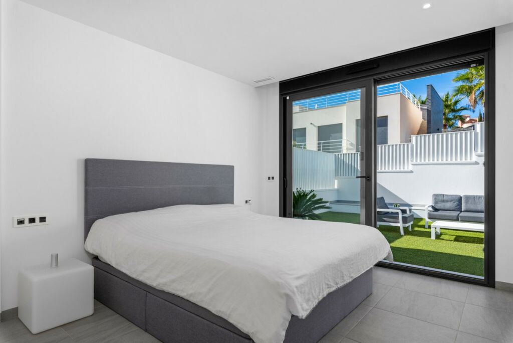 Detached Villa San Miguel de Salinas Alicante - image 3