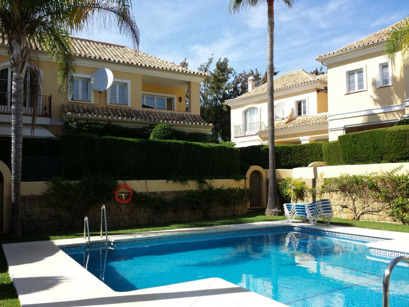 Townhouse Elviria Málaga - image 16