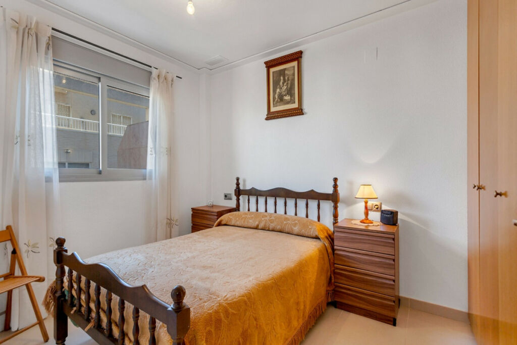 Middle Floor Apartment Torrevieja Alicante - image 16