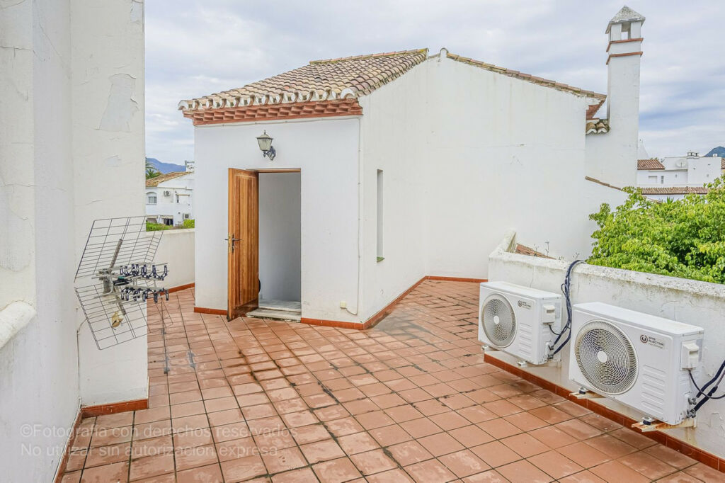 Townhouse New Golden Mile Málaga - image 16
