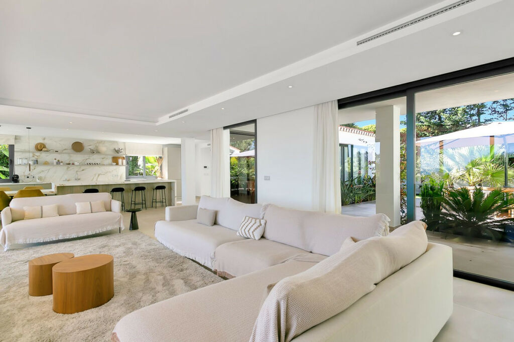 Detached Villa Cabopino Málaga - image 5