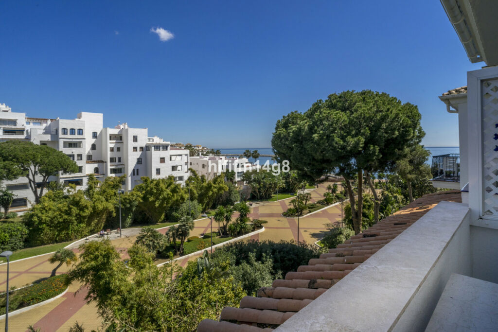 Middle Floor Apartment Puerto Banús Málaga - image 16