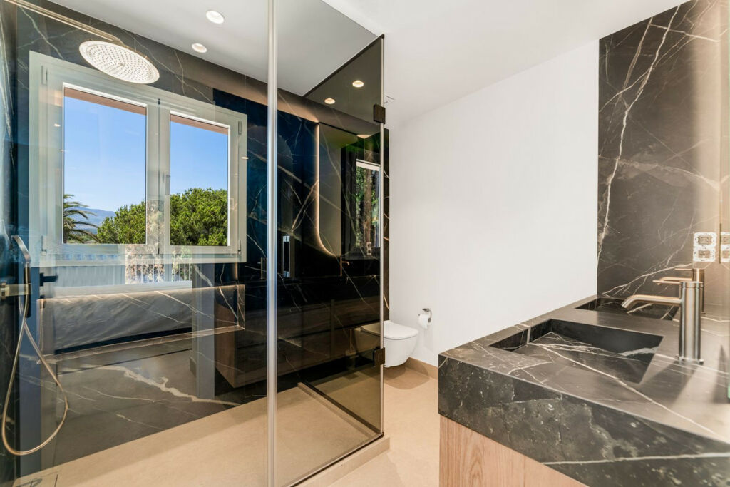 Townhouse New Golden Mile Málaga - image 17