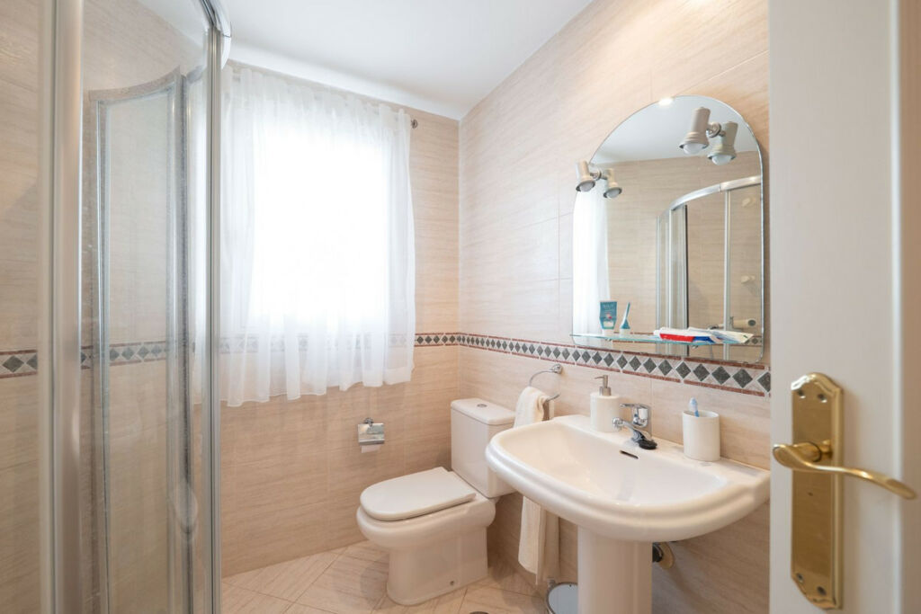 Middle Floor Apartment Estepona Málaga - image 17