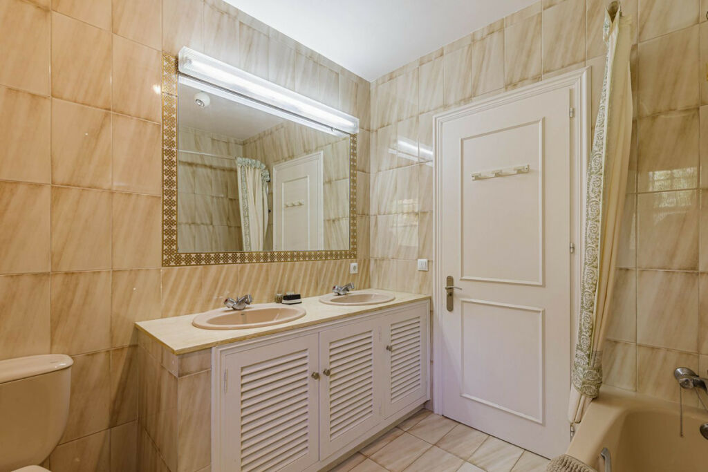Detached Villa El Paraiso Málaga - image 17
