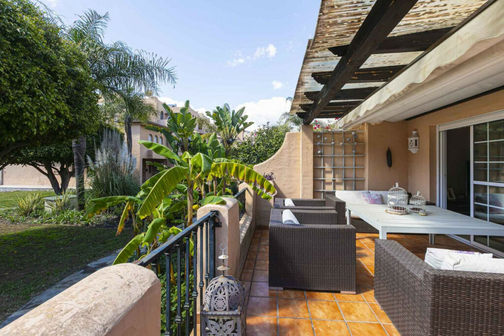 Townhouse Nagüeles Málaga - image 17