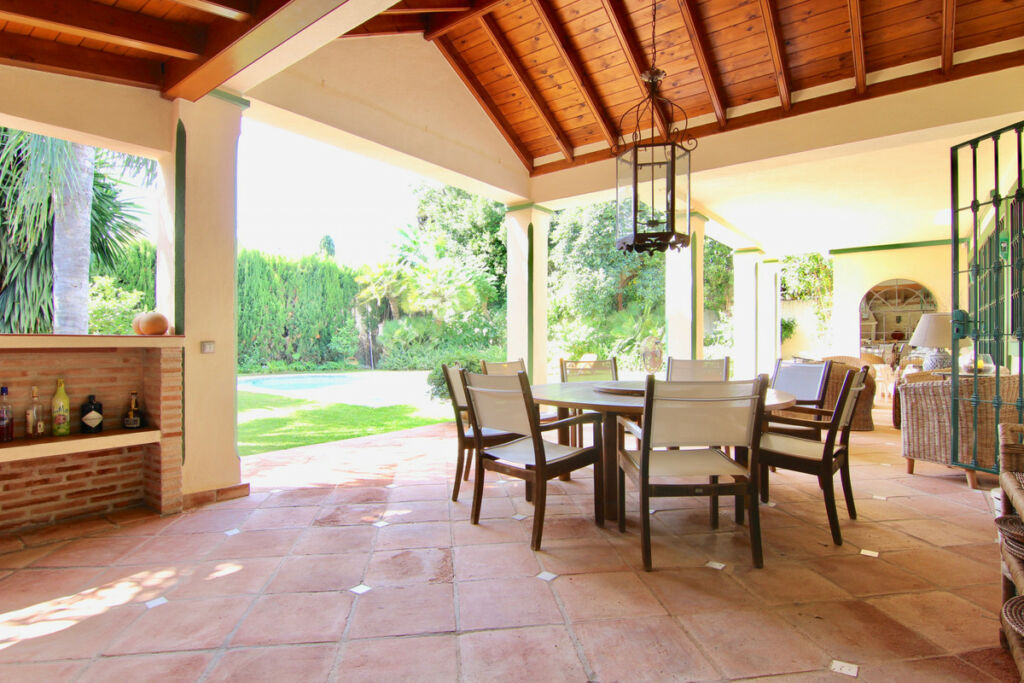 Detached Villa Guadalmina Baja Málaga - image 17