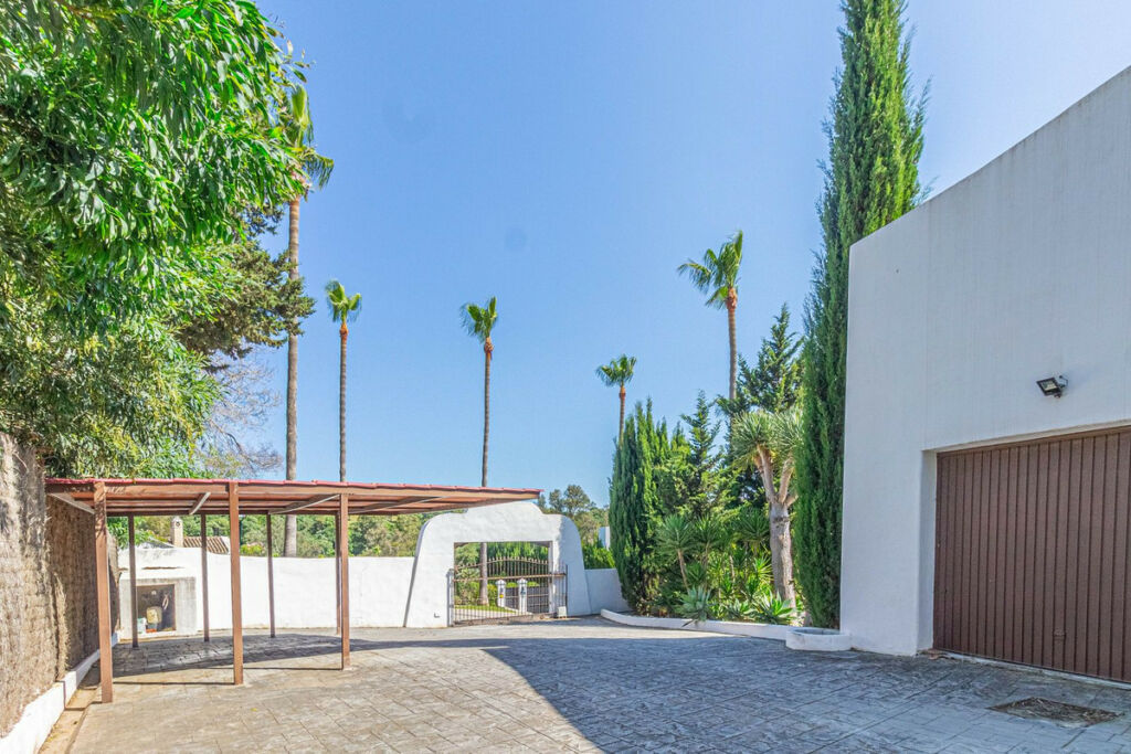 Detached Villa Sotogrande Cádiz - image 17