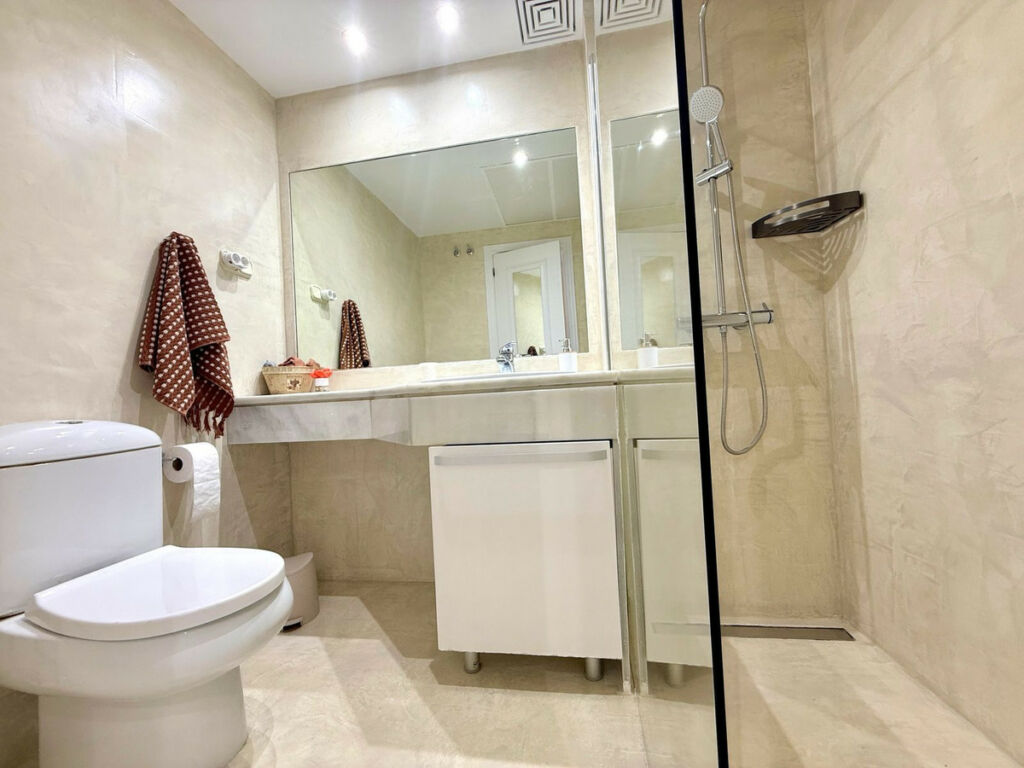 Middle Floor Apartment Puerto Banús Málaga - image 17