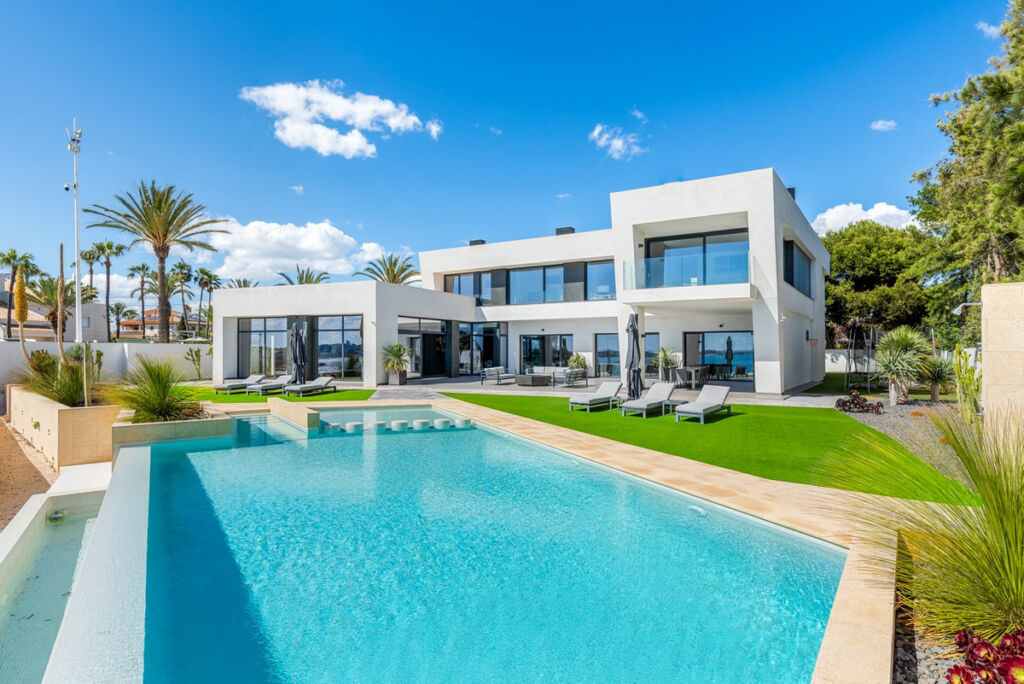 Detached Villa Cabo Roig Alicante - image 6