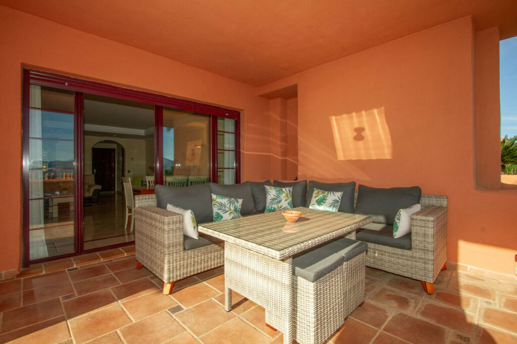 Middle Floor Apartment La Mairena Málaga - image 2