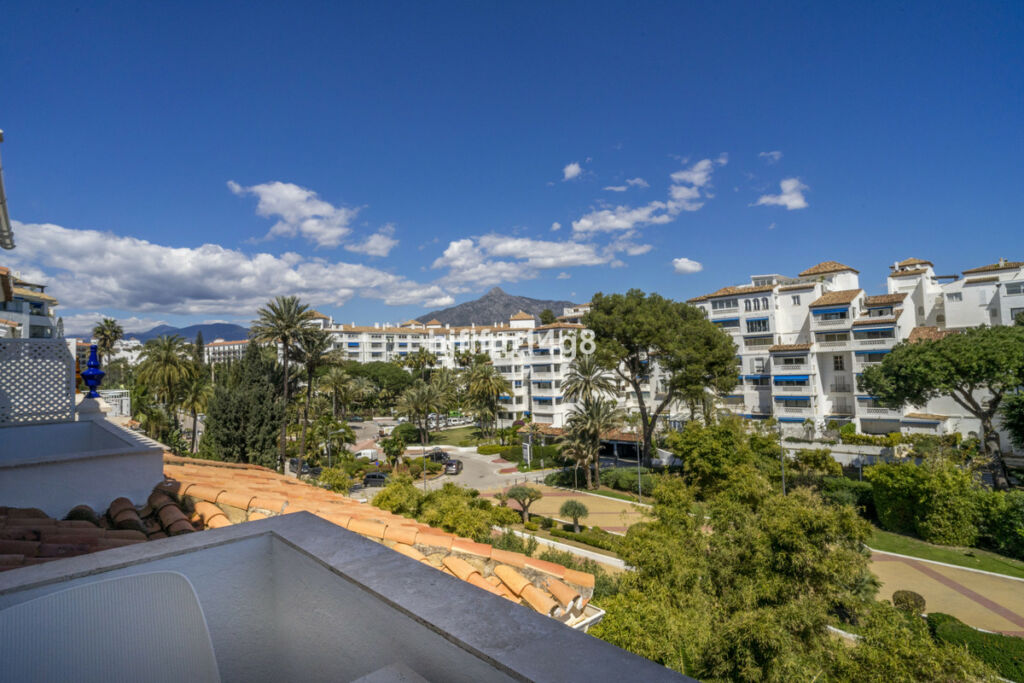 Middle Floor Apartment Puerto Banús Málaga - image 17
