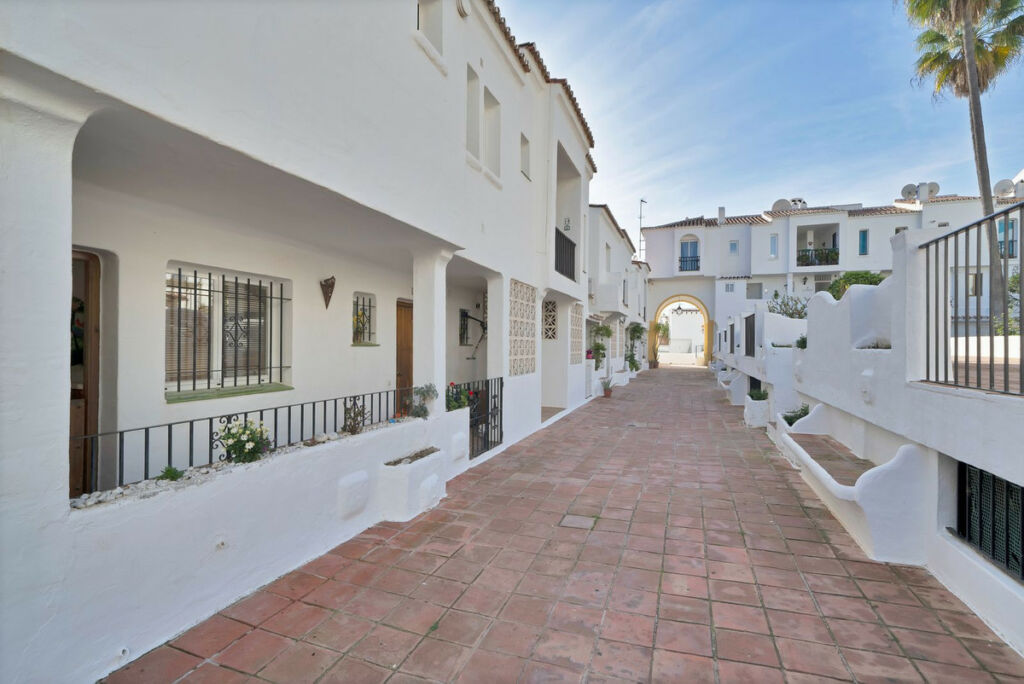 Ground Floor Apartment Benahavís Málaga - image 16
