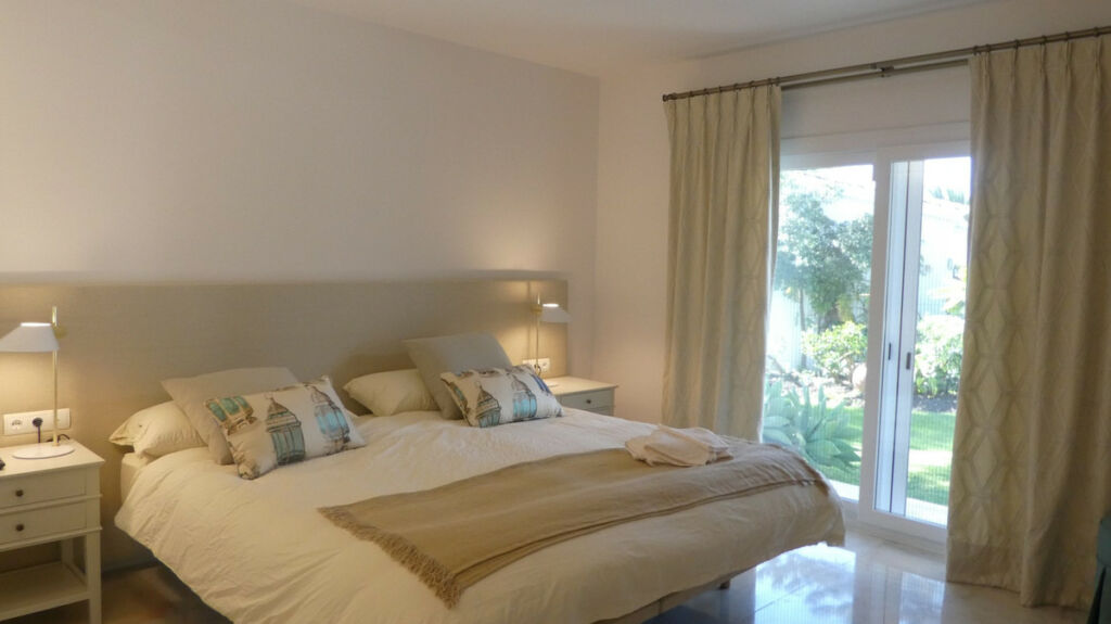 Detached Villa Estepona Málaga - image 17