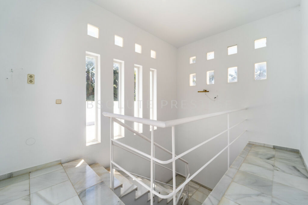 Detached Villa Nueva Andalucía Málaga - image 17