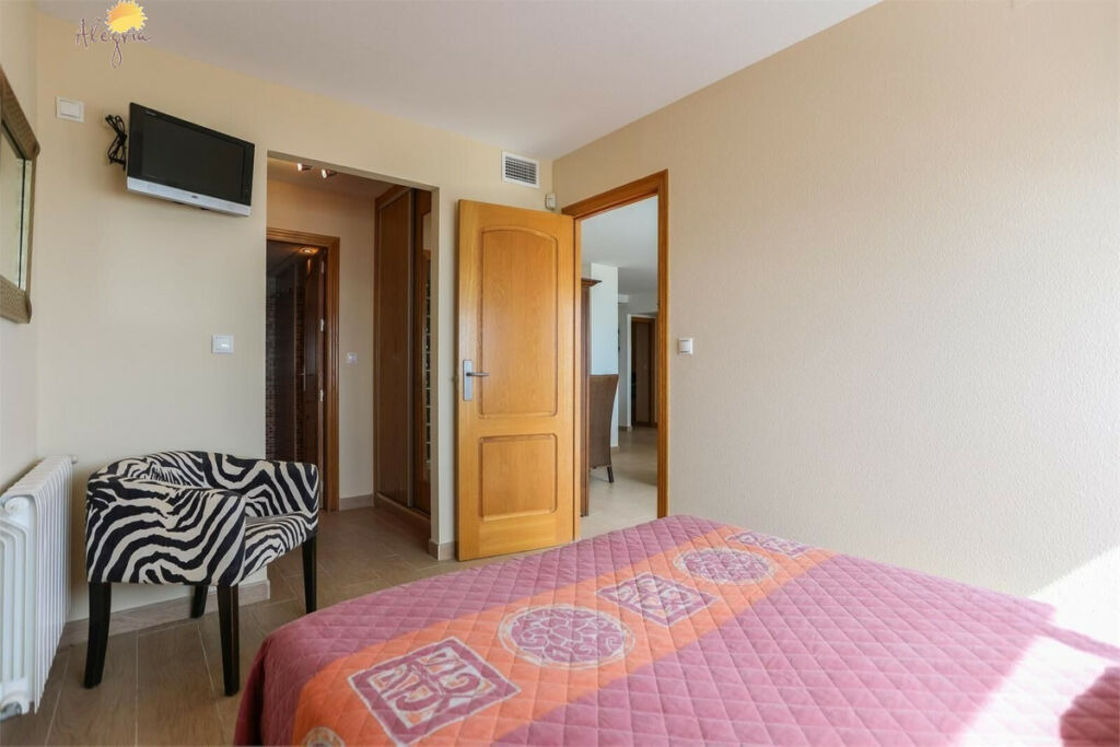 Middle Floor Apartment Torrevieja Alicante - image 17