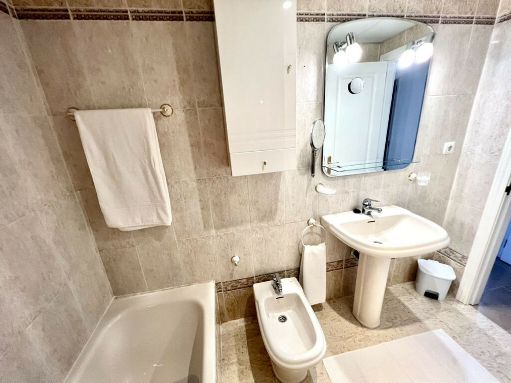 Middle Floor Apartment Estepona Málaga - image 19