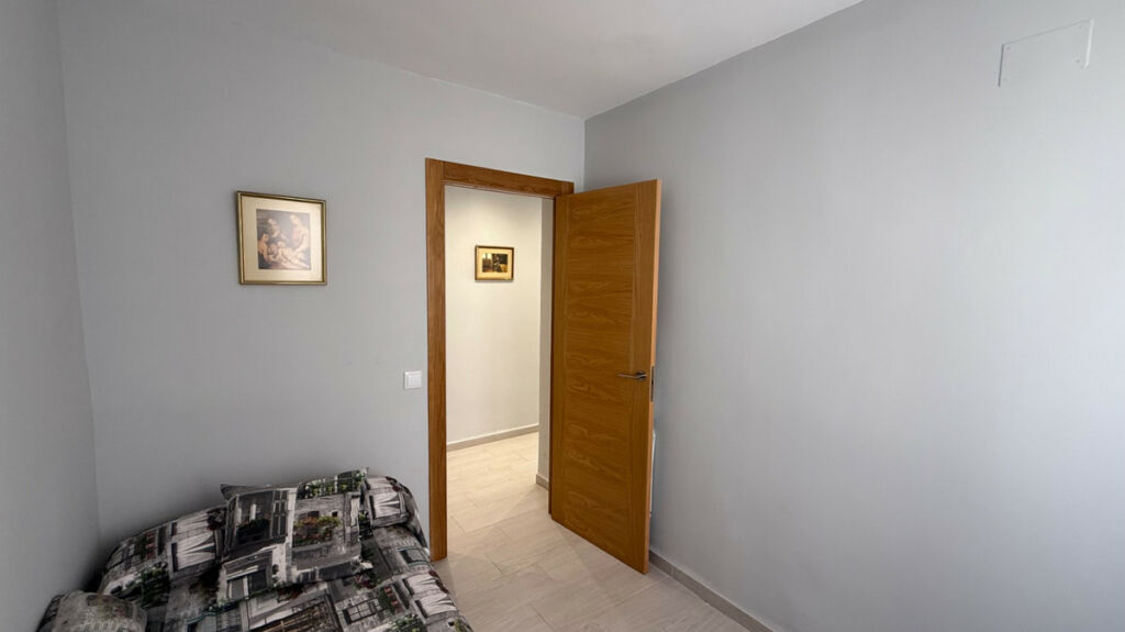 Middle Floor Apartment Torrevieja Alicante - image 17