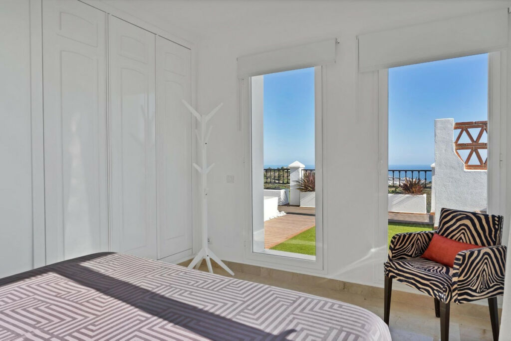 Penthouse Calahonda Málaga - image 18