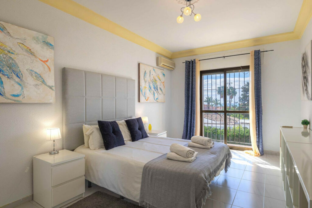 Detached Villa Estepona Málaga - image 17
