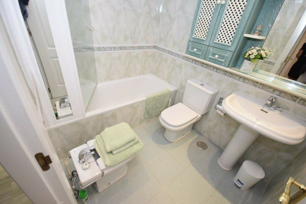 Middle Floor Apartment Puerto Banús Málaga - image 17