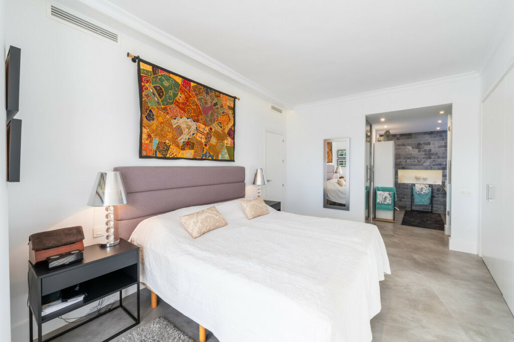Middle Floor Apartment The Golden Mile Málaga - image 17