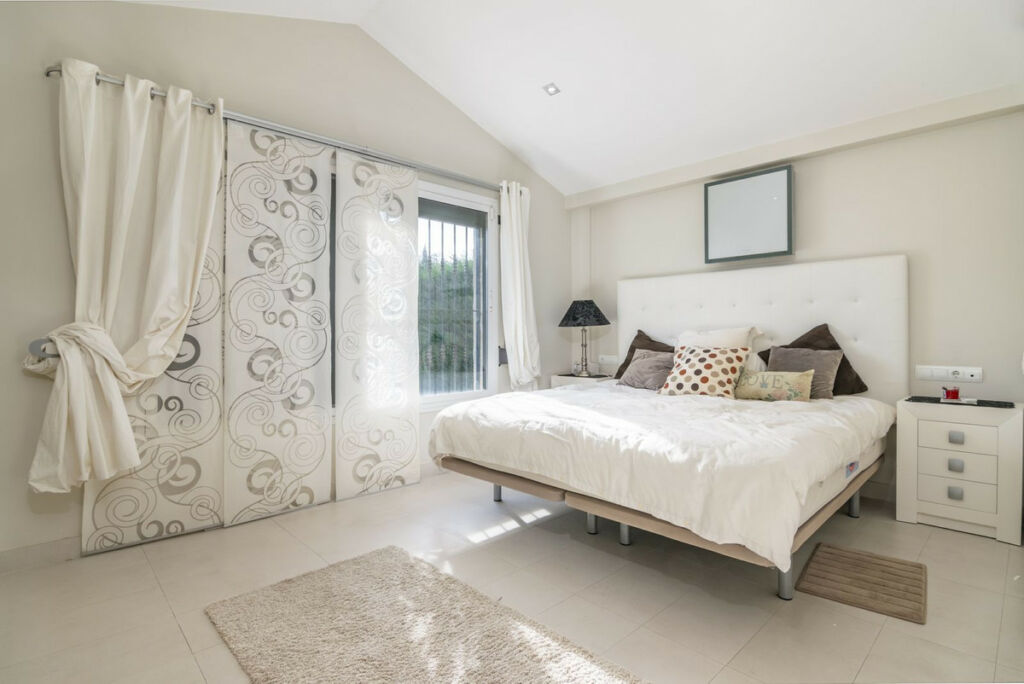 Detached Villa Sotogrande Alto Cádiz - image 17