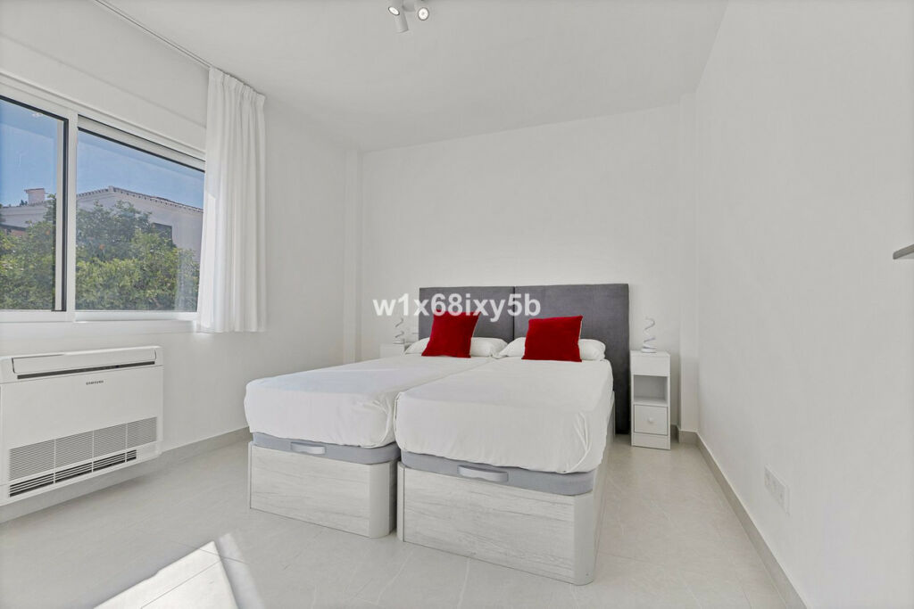 Detached Villa San Pedro de Alcántara Málaga - image 17
